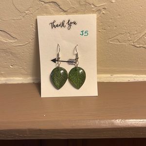 Hanging leaf earrings